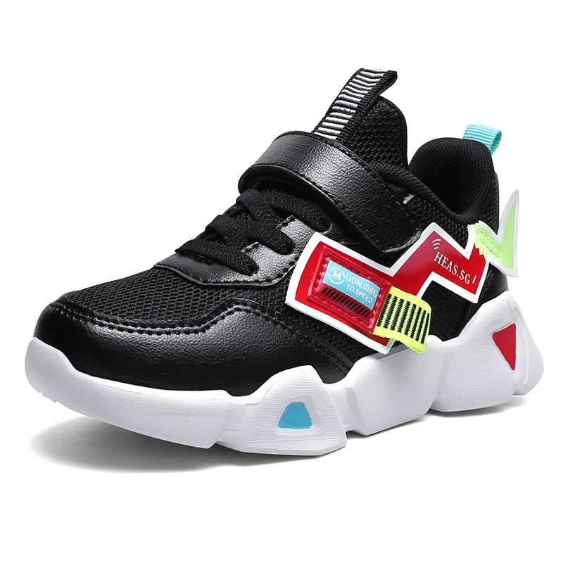 Сетчатая детская спортивная обувь с уникальным украшением в виде заплаток