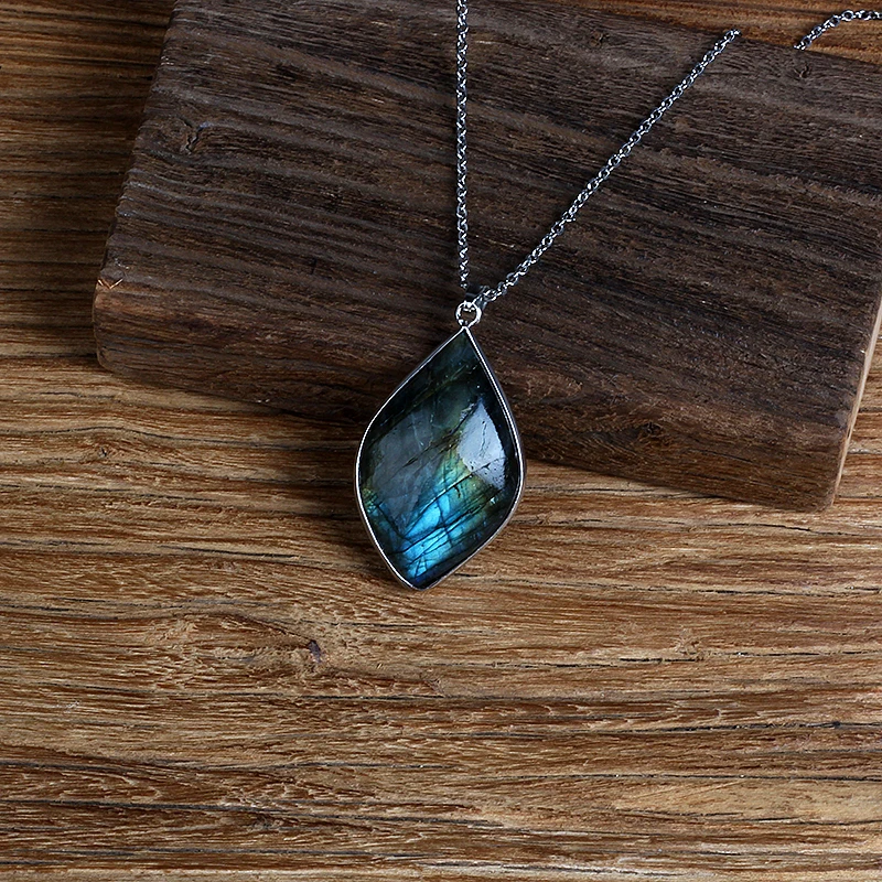 

Natural Labradorite Necklace Colorful Light Pendant Irregular Shape Necklace Yoga Necklace Men Women New Energy Jewelry Dropship