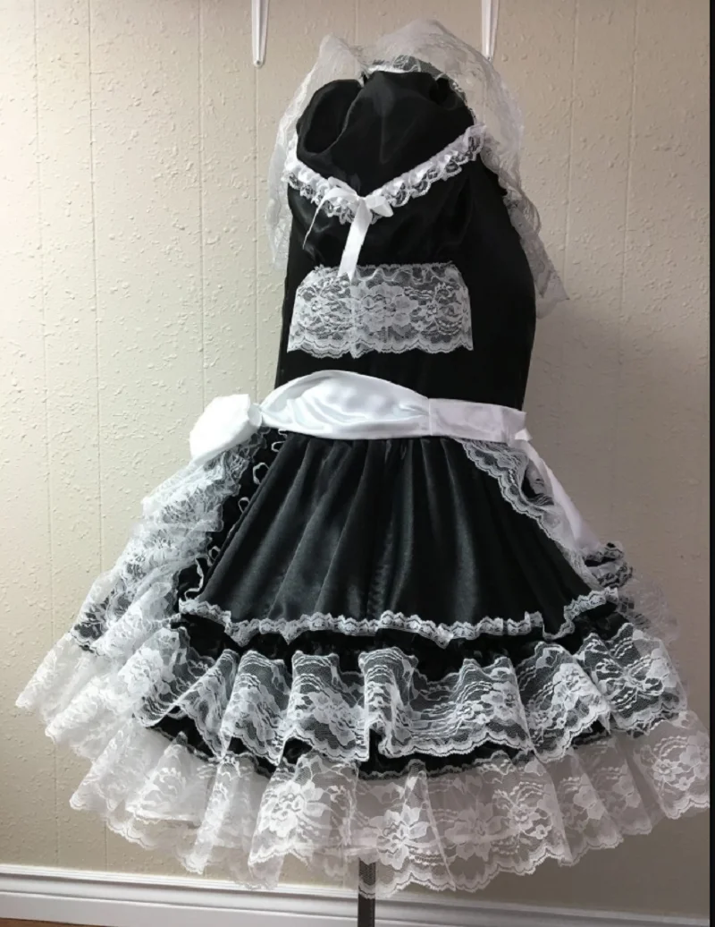 Взрослый закрываемый костюм французской горничной с рюшами и брюками-пеленками и оголовьем, настраиваемый.