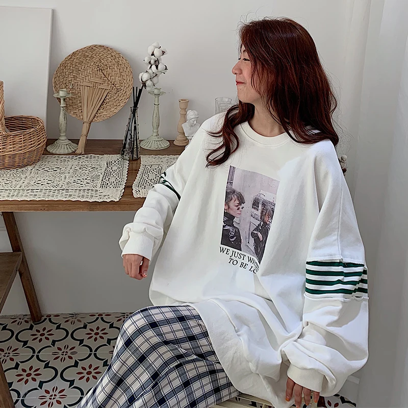 

Hip Hop Pullover Sweatshirt Street Fashion Unisex Couple Stitching Striped Round Neck Batwing Sleeve Harajuku Top Women Spring