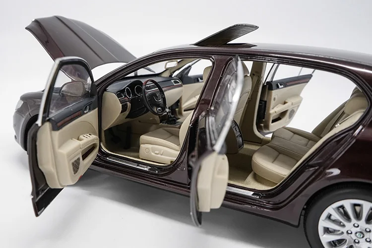 1:18 Skoda Superb сплав модель автомобиля статические металлические модельные автомобили оригинальная коробка для коллекции подарков