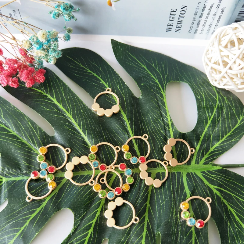 

10pcs Matte Gold Alloy Colorful Rhinestone Wreath Charms Bracelet Inlaid Hollow Round wreath For Women Earring Jewelry Making