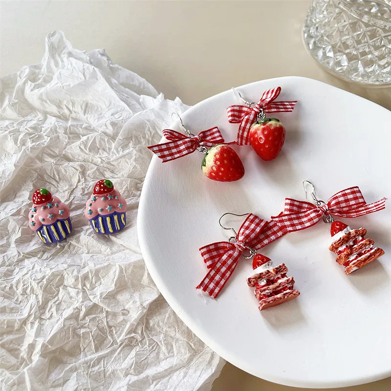 

Women's Earrings Sweet and Romantic Strawberry Cake Christmas Decoration 2021 Bow Jewelry Without Pierced Ear Clip-on Earrings