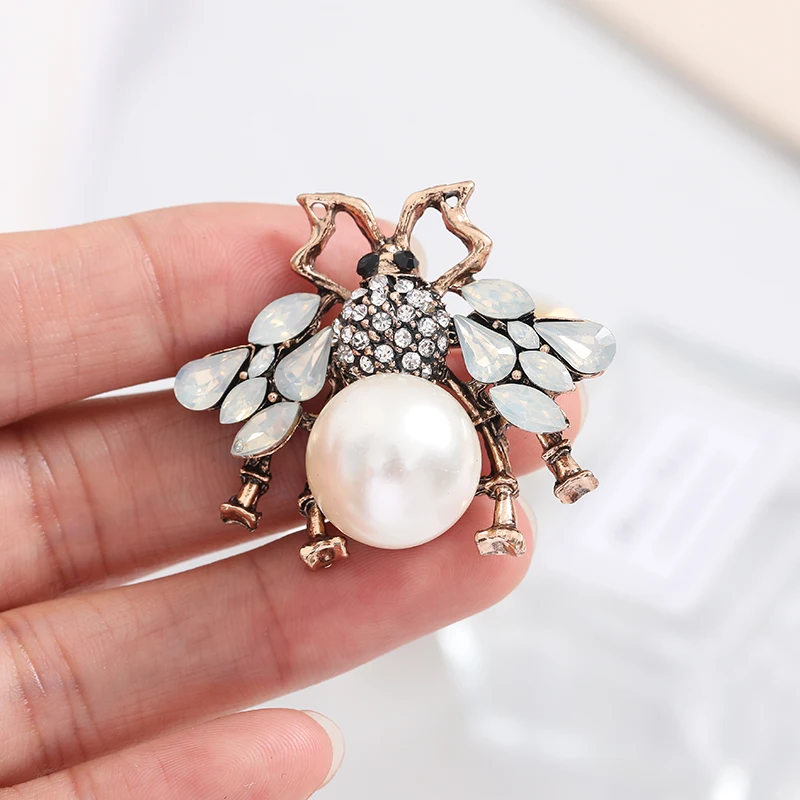 

Women's Rhinestone Bee Brooch Pearl Insect Pin Fashion Retro Banquet Gift