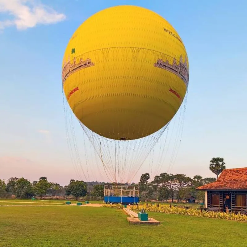 Большой надувной гелиевый танцевальный шар летающий на небе воздушный с