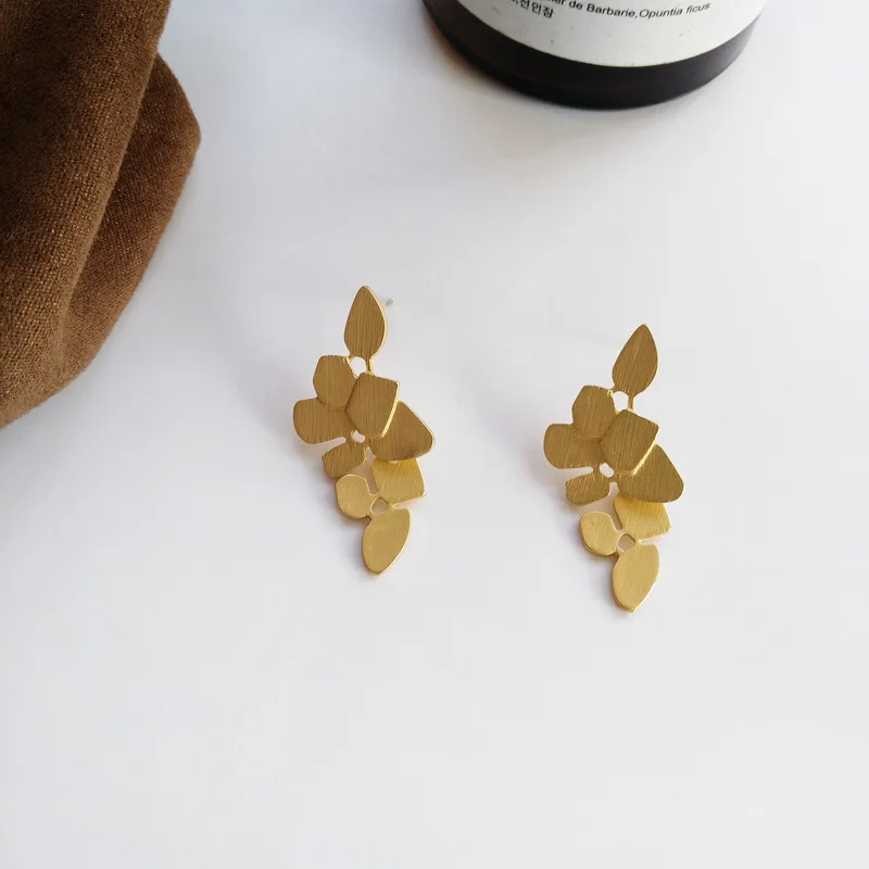 

S925 needle Dangle Earrings Irregular Metal Alloy Golden Plating Pearsonality Jewelry For Women Hanging Dropo Earrings Girl Gift