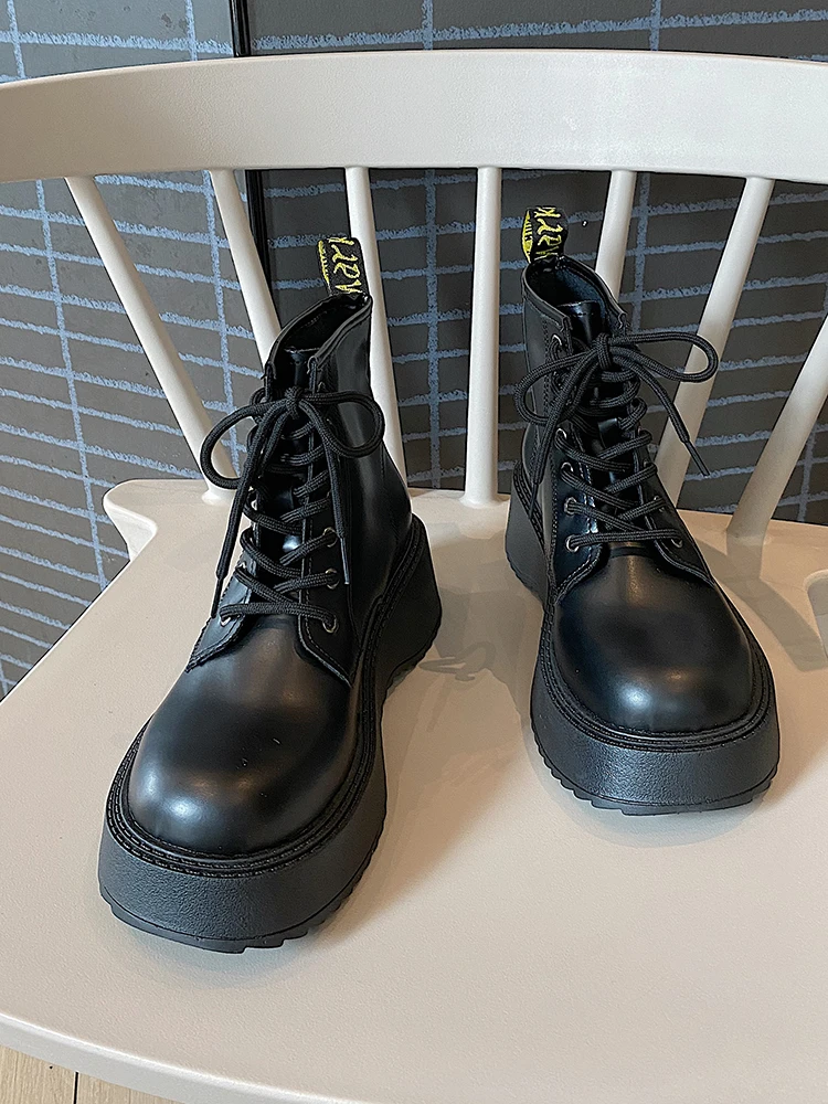 Женские кроссовки на платформе модная однотонная обувь толстой подошве с розами