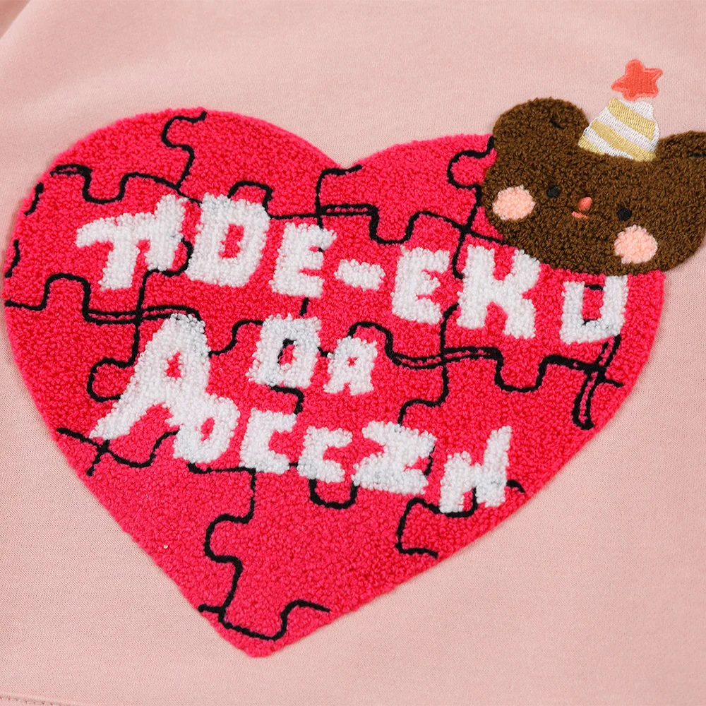 

Aolamegs Cute Furry Bear Heart-shaped Patch Sweatshirt Men Baggy O-Neck Hoodie Couple Harajuku College Style Pullover Streetwear