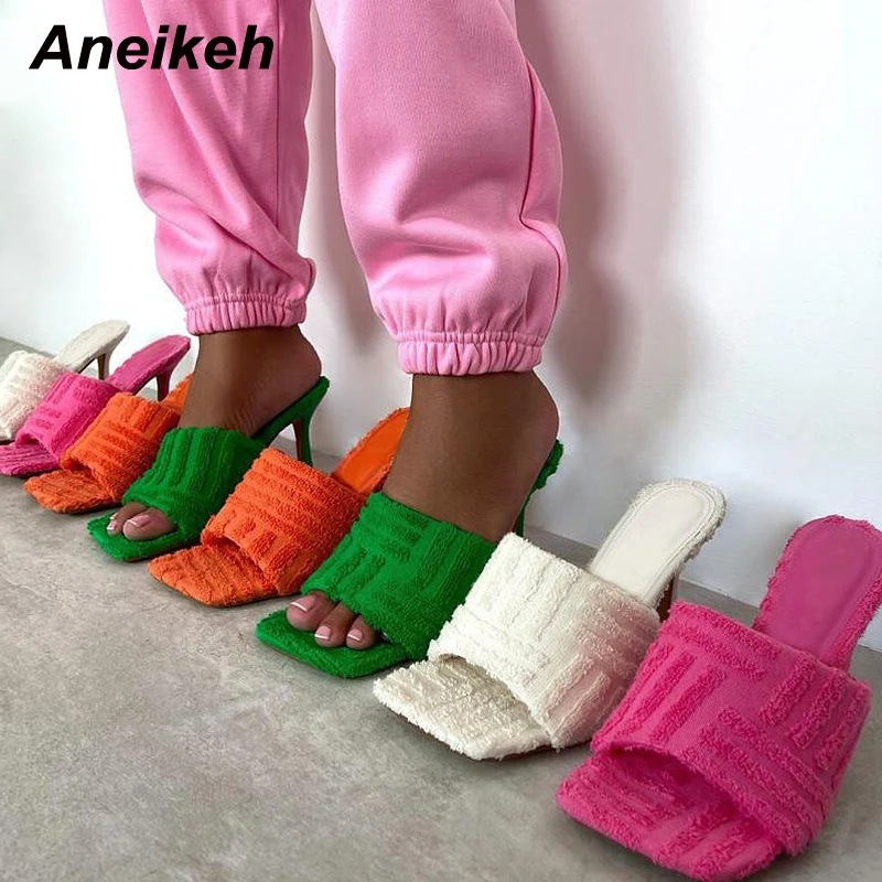

Aneikeh модные пушистые плюшевые высокие тапочки для женщин Летние Плиссированные сандалии на тонком каблуке 2022 квадратный носок Zapatos De Mujer