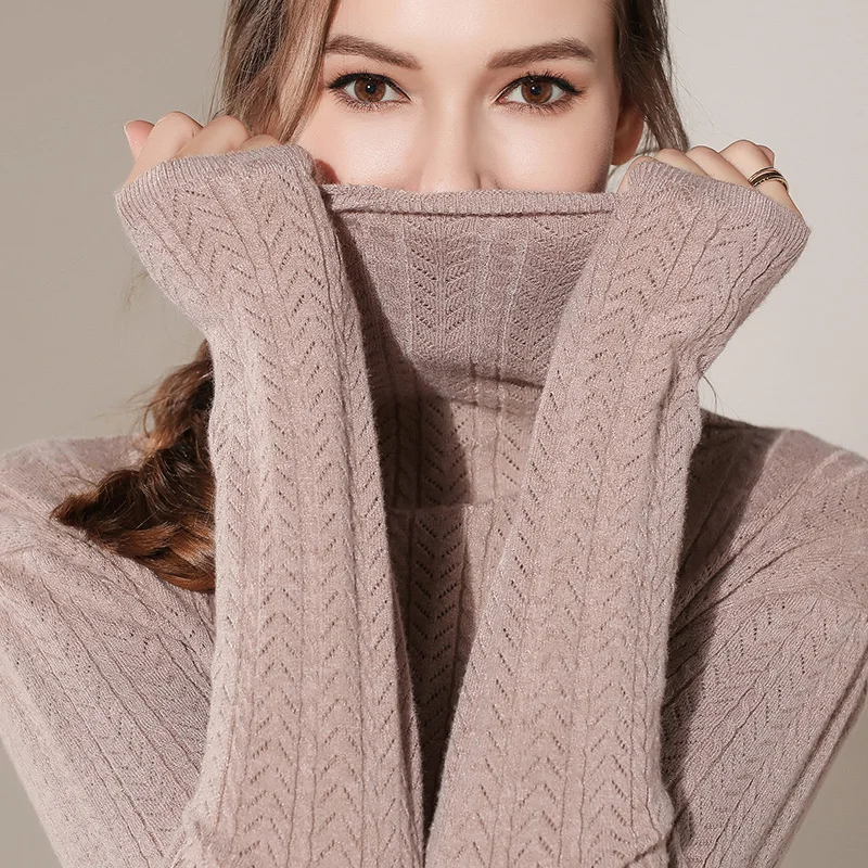 Женский свитер с воротником-ворсом вязаный тонкий высоким воротом стильный