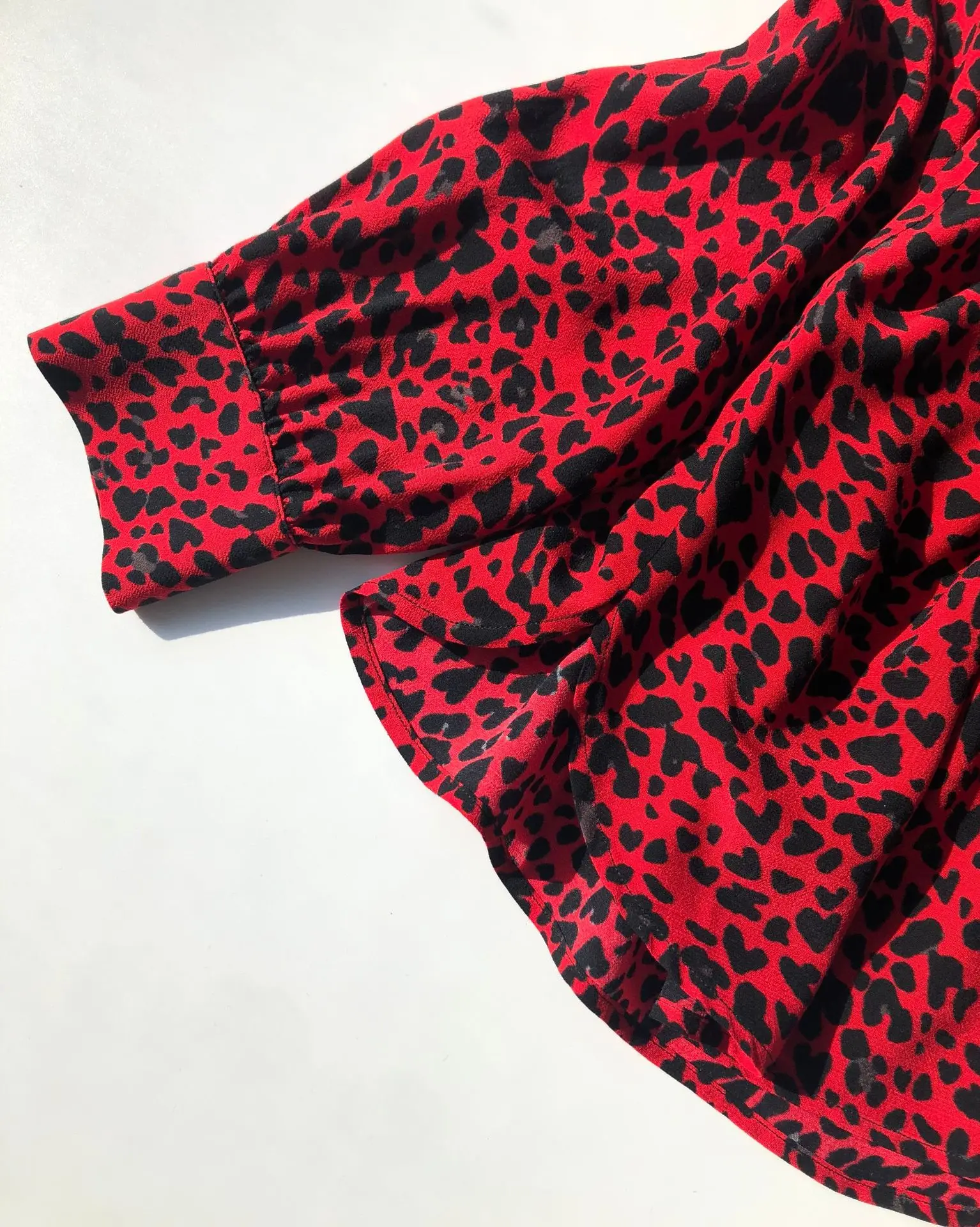 V-Neck Viscose Crepe Top Women Shirt 2021 New Red Leopard Shirt Print Red Tone Is White and Thin