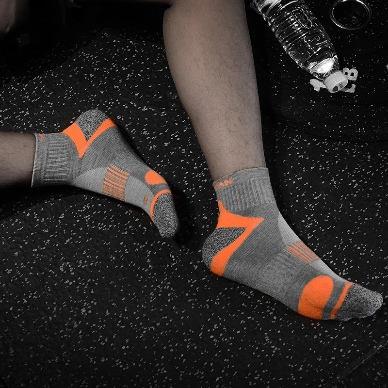 

New Classic Cotton Pile Man Patchwork Color Absorb Sweat Breathable Professional Running Cycling Basketball Lower Tube Socks