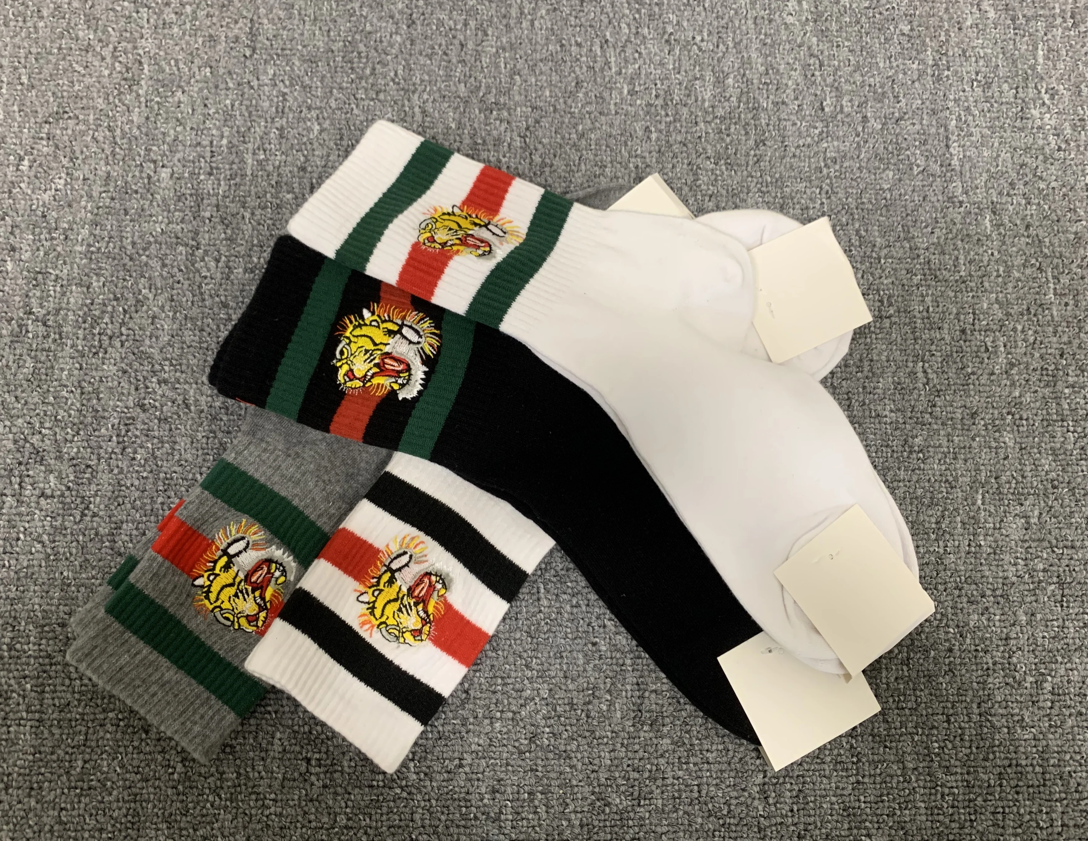 

New Tiger Head Embroidered Cotton Socks Casual Fashion Men And Women Classic Street Skateboarding Street Dance Classic Sports