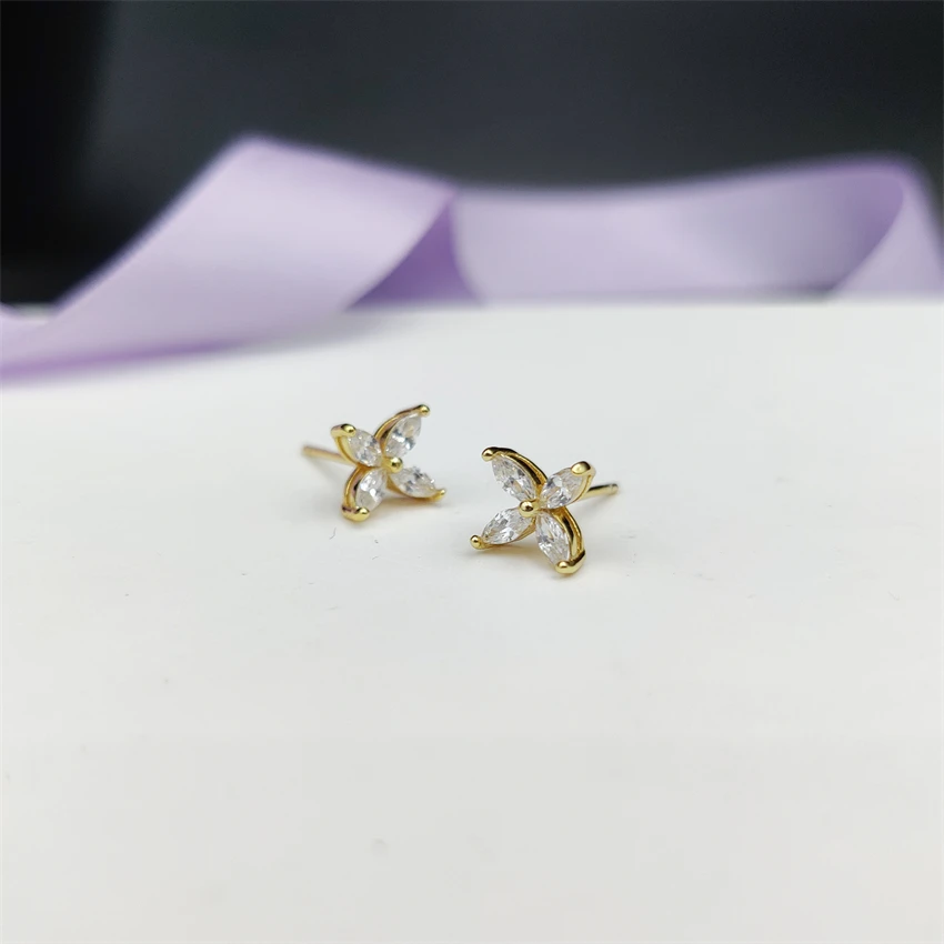 

For Women 1:1 Classic Flower 4 Zircon Temperament Stud Earrings Luxury Party Jewelry Gift S925 Sterling Silver Earring Type
