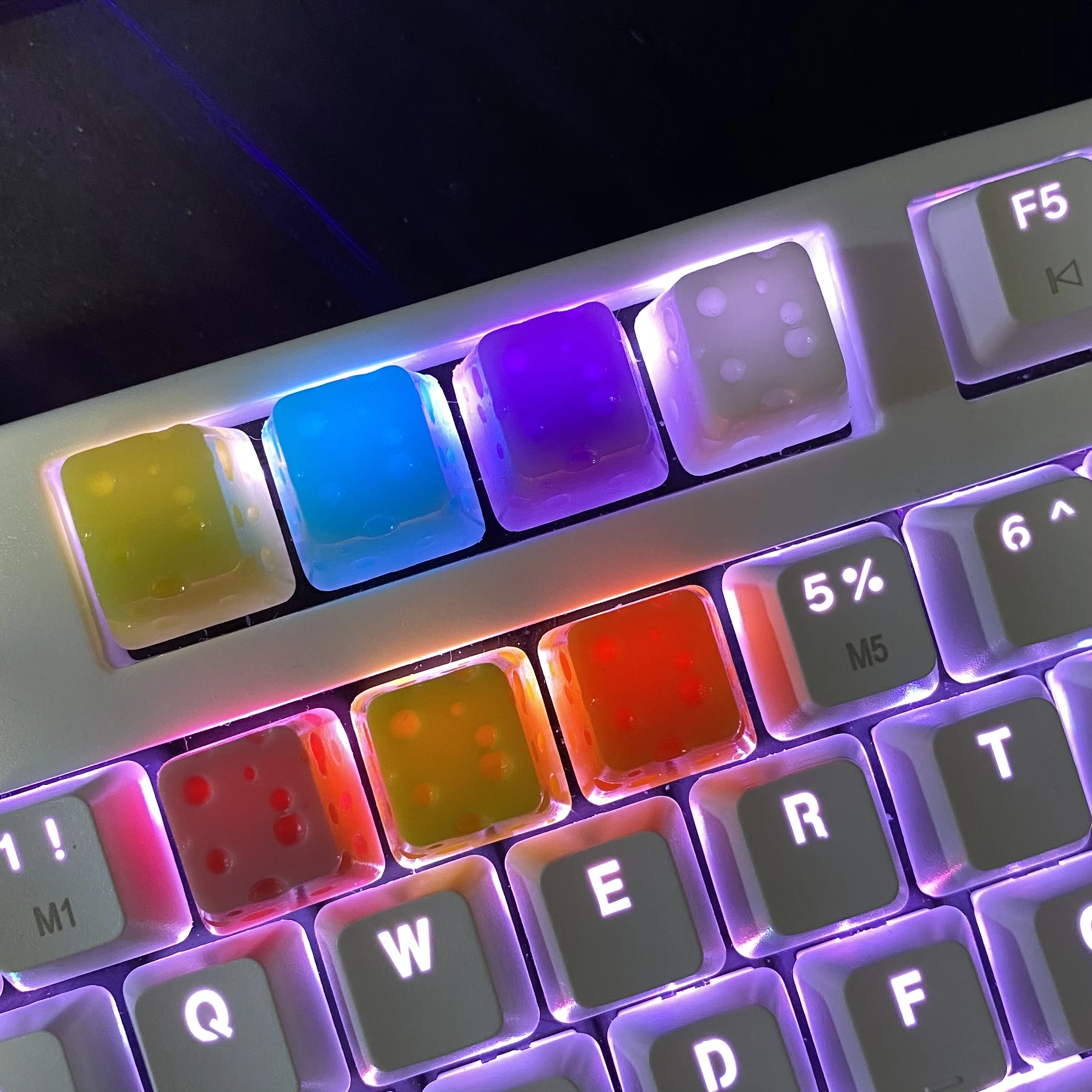 

1 Pcs Cheese Keycaps for Mechanical Keyboard Personality Light Transmission Key Cap R4 Height