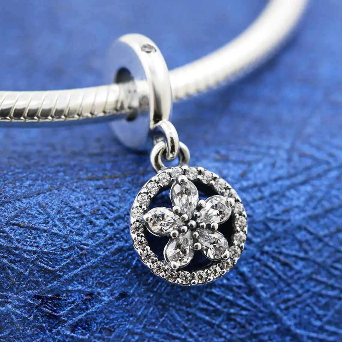 

925 Sterling Silver Sparkling Snowflake Circle Dangle with Clear Cz Charm beads Fits All European Pandora Bracelets Necklaces