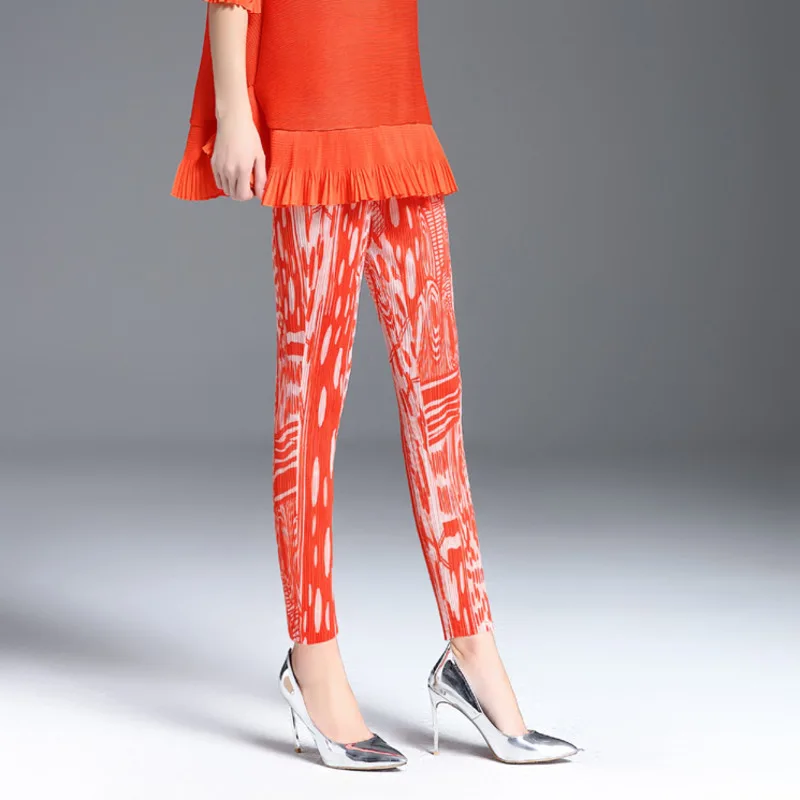 Женские плиссированные брюки-карандаш LANMREM оранжевые повседневные с волнистым