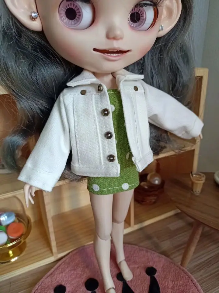 

Blythes size doll clothing White buttons go with a loose denim jacket blythes size 1/6 size doll accessories