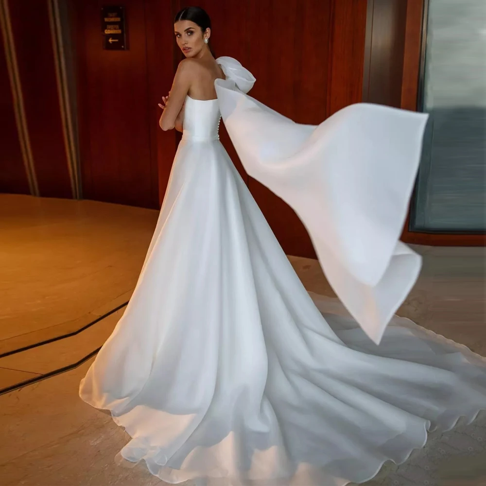 

Великолепное ТРАПЕЦИЕВИДНОЕ свадебное платье из органзы 2021 свадебное платье на одно плечо с большим бантом и рюшами с длинным шлейфом свад...