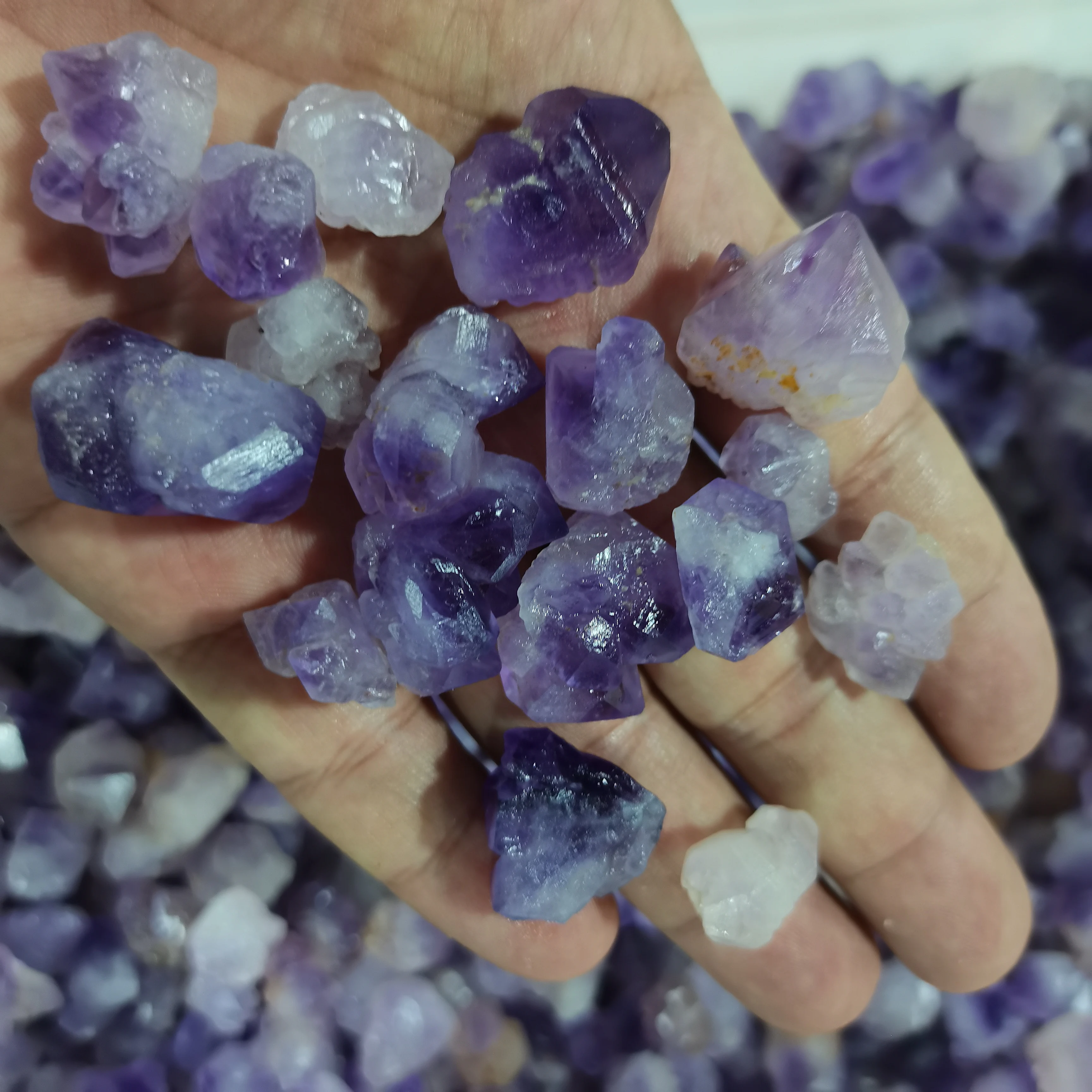 

Natural Amethyst Natural Ore Crystal Crystal Ore Repair Healing Crystal Can Be Used for Home Decoration DIY Gift Purple Stone