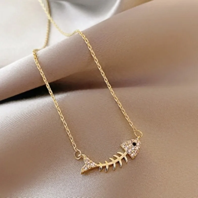 

Cute Fashion Fishbone Necklace Clavicle ChainSimple Design Fish Rhinestone Necklace For Girl Friend Student Gift