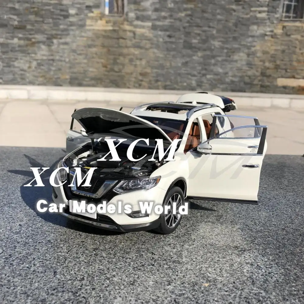 Литая модель автомобиля для изгой 1:18 (белый) + маленький подарок! |