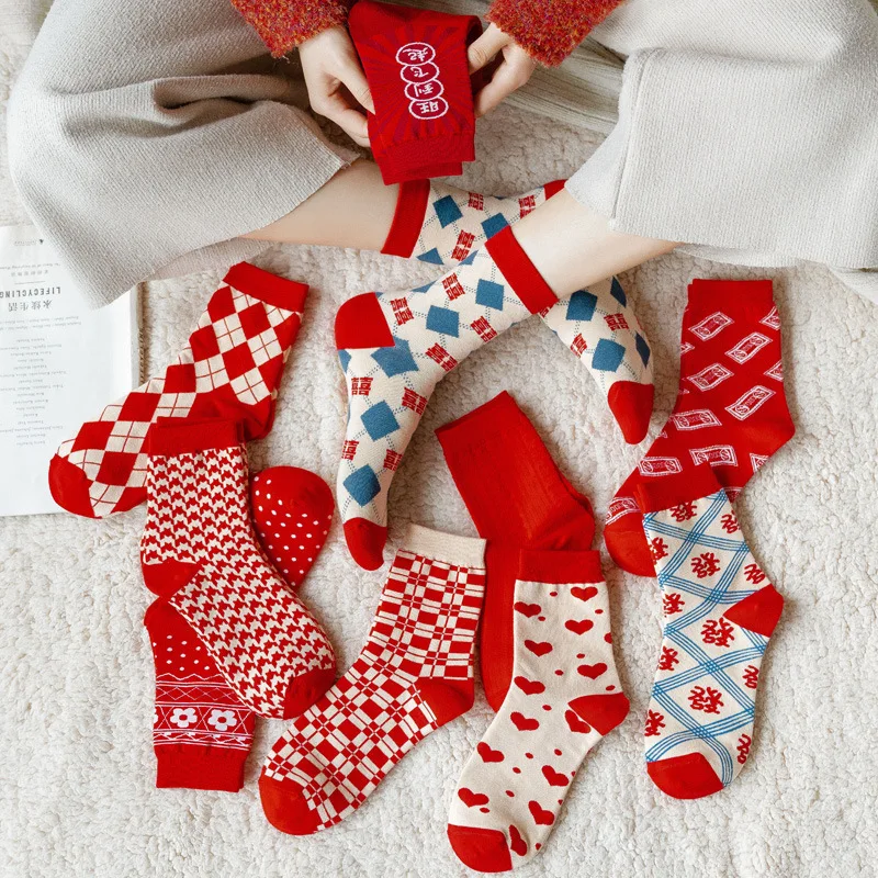 

2022 Red Series Houndstooth Twist Printing Dyeing Tube Socks Couple New Year Socks Autumn Winter Personality Tide Socks