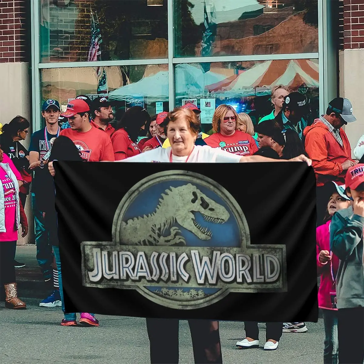 С рисунком динозавра из мультфильма Парк Юрского периода фильм Для мужчин