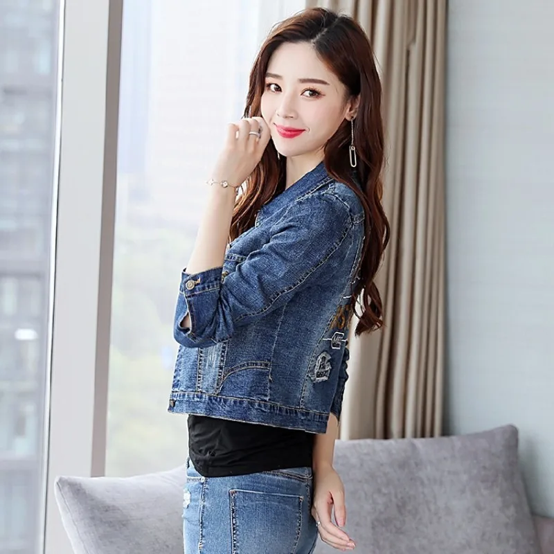 Весенняя Новинка женские короткие джинсовые пальто с вышивкой приталенная