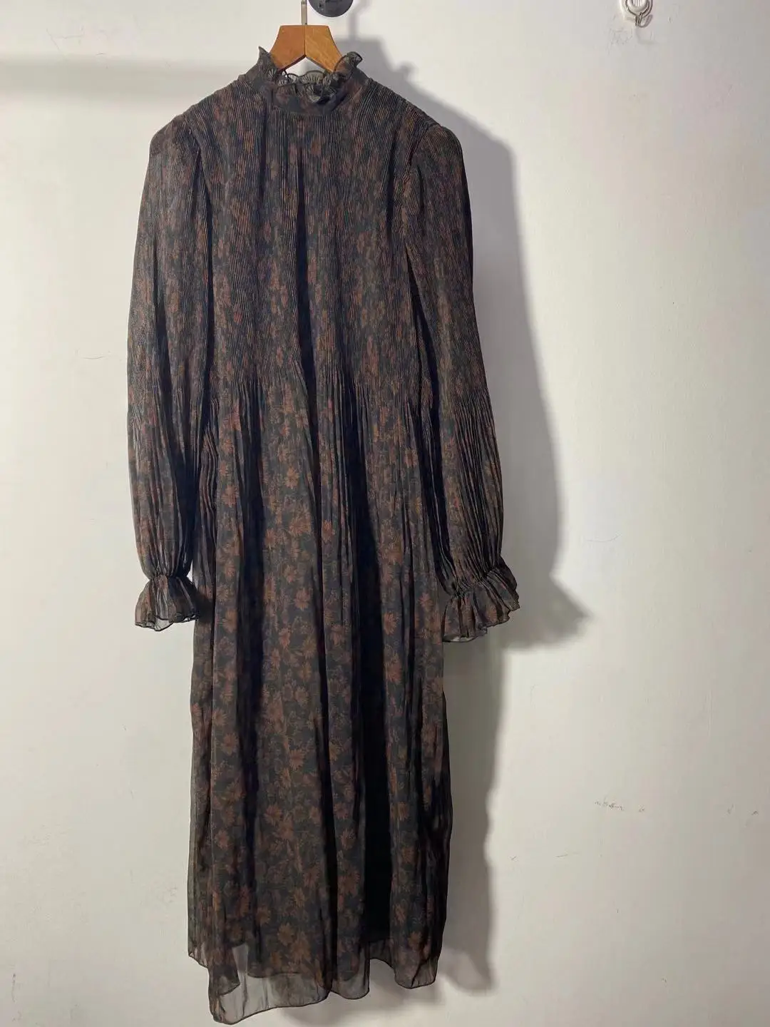 

Spring and Autumn New Long-sleeved Pleated Print Pattern Ruffled Loose and Elegant Long Dress Midi Dress