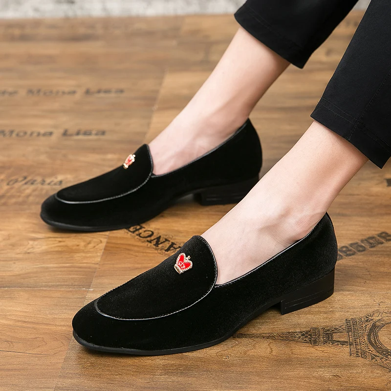 Великолепный дизайн Мужские лоферы для женщин корона украшения бархатные