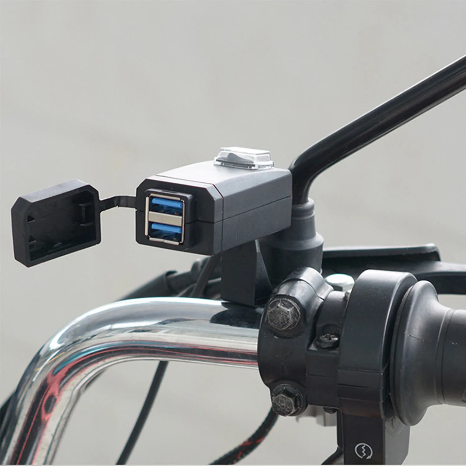 Водонепроницаемое зарядное устройство на руль мотоцикла с двумя USB-портами 5 В 1