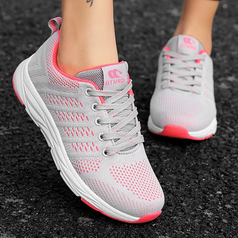 Кроссовки женские спортивные на шнуровке удобные для фитнеса и спортзала бега