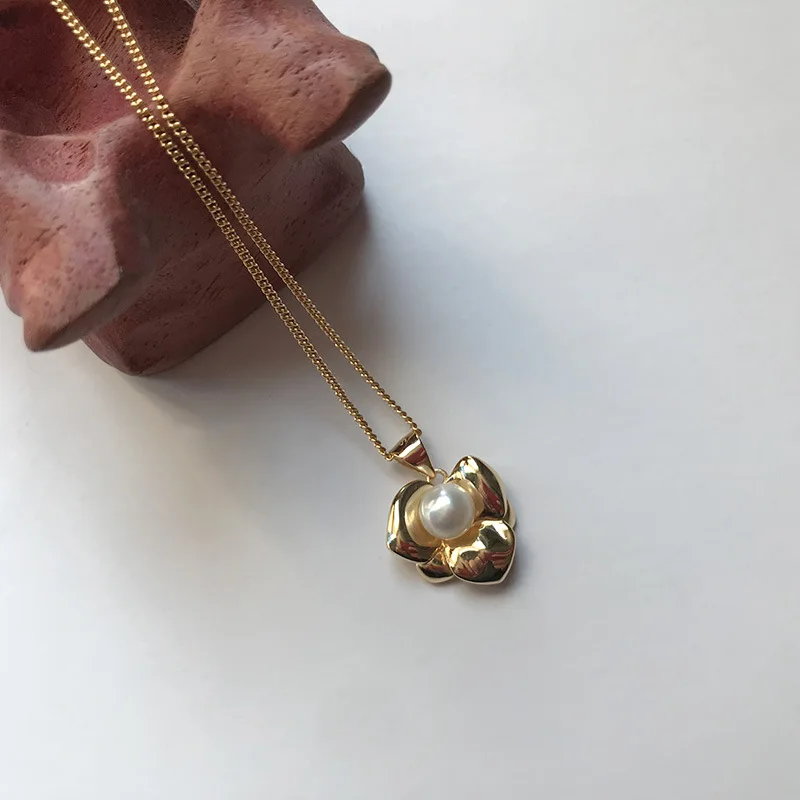 

Silvology 925 Sterling Silver Petal Pearl Pendant Necklace Originality Design Fashionable Necklace for Women Festival Jewelry