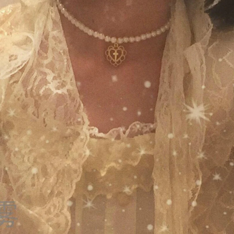 

Retro Girl Palace Hollow Love Cross Pendant Pearl Necklace Chocker Clavicle Chain Necklace Jewelry for Women Beads