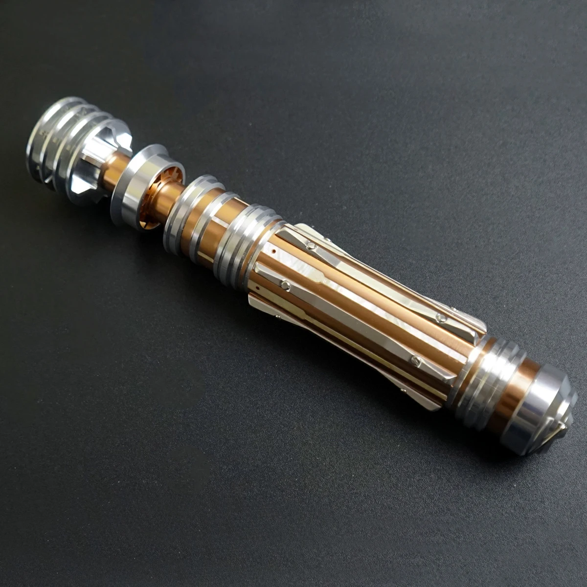 

ELF sabers Leia all-metal Lightsaber Proffie 2.2 chip prop retelling proportion highlighting Over 20 sets of sound