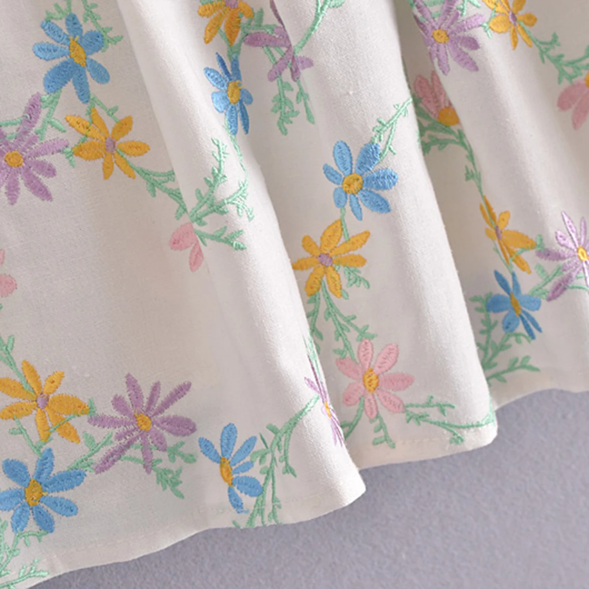 

Jastie Nice Summer Women Skirts White Floral Daisy Embroidery Pleated Mini Skirt Bohemian Casual Beach Sexy Holiday Party Skirt