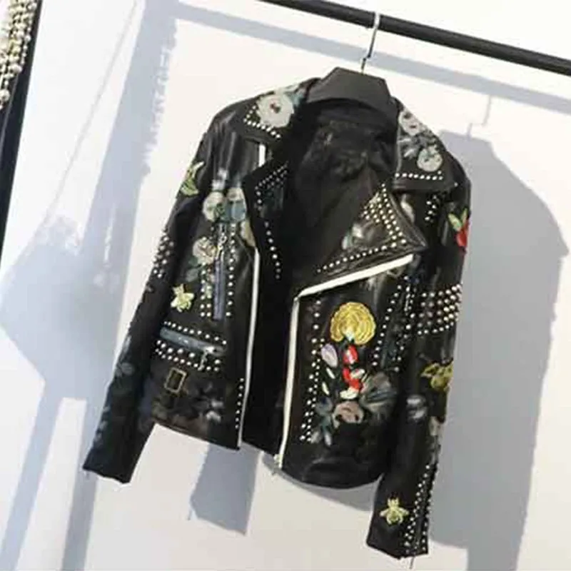 Новые весенние женские Куртки из искусственной кожи с вышивкой и заклепками