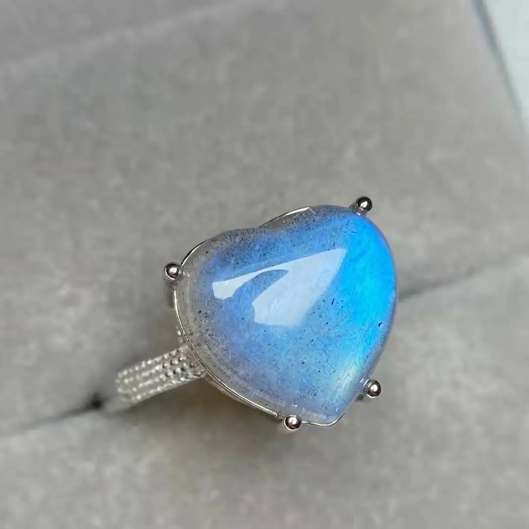 

Natural flashy Labradorite Heart-shaped with adjustable finger ring