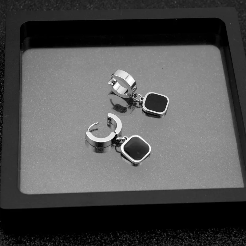 

Men's and women's earrings 2021Temperament fashion black small square earrings earringsbijuteriaspierre naturelle