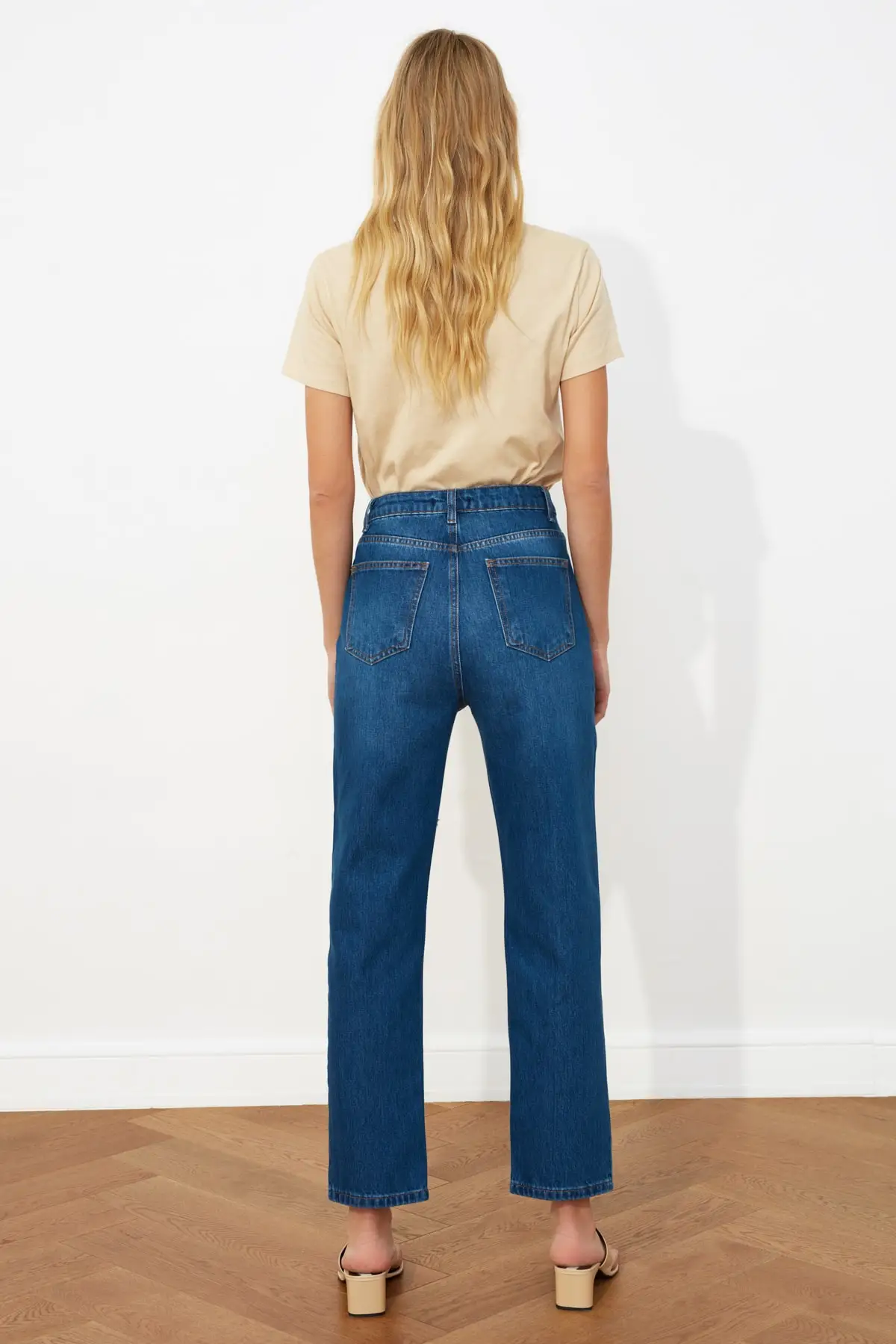 

Trendyol Ripped Detailed High Bel Straight Jeans TWOSS21JE0319