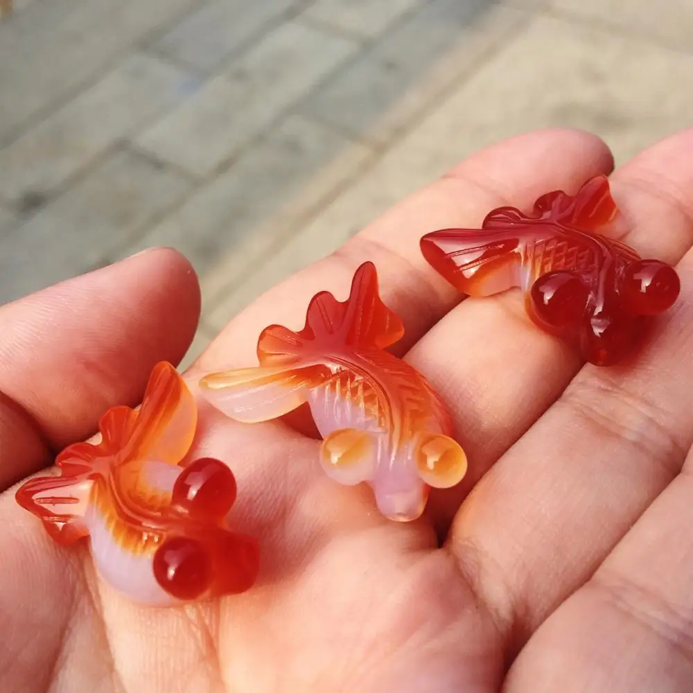 С натуральным красным агатом выгравированный вручную животные маленькие рыбки