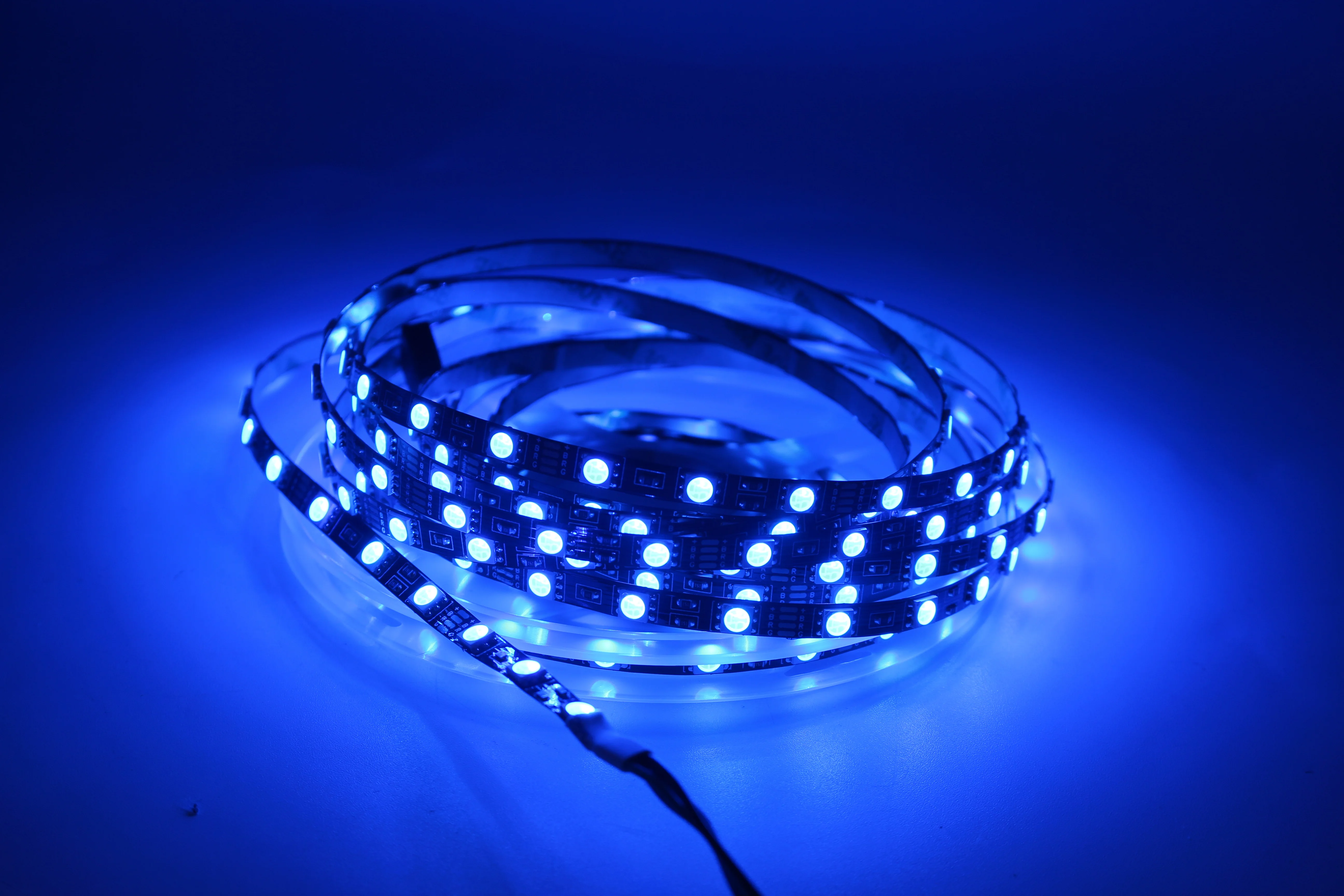 5050 цветных (Rgb) светодиодных лент: 6 мм печатной платы: 60 светодиодов/M RGB светильник