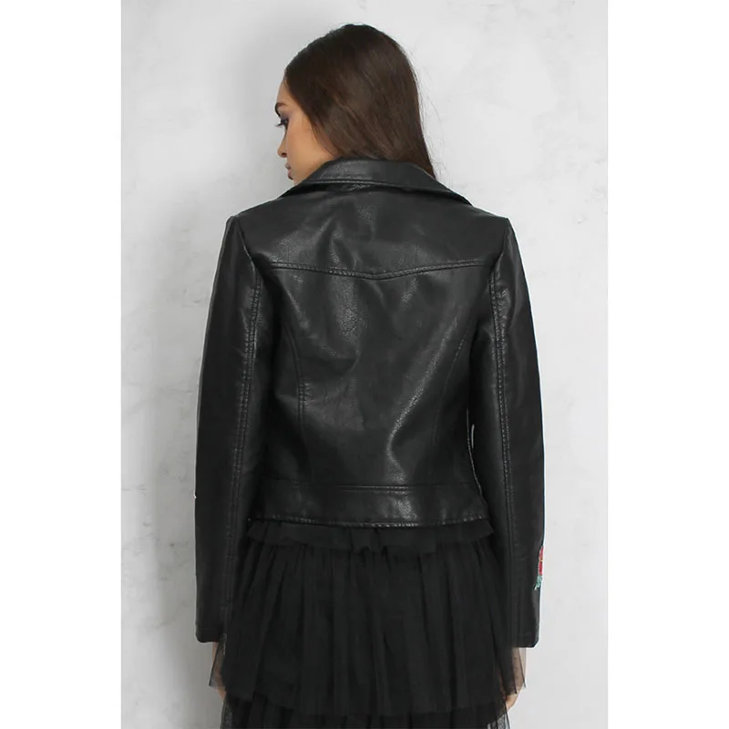 Женская кожаная байкерская куртка на молнии Короткая с вышивкой 2019|Кожаные