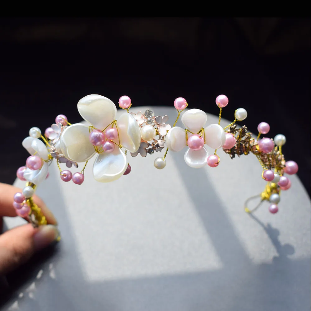 Женский головной убор ручной работы свадебный с розовыми и белыми бусинами