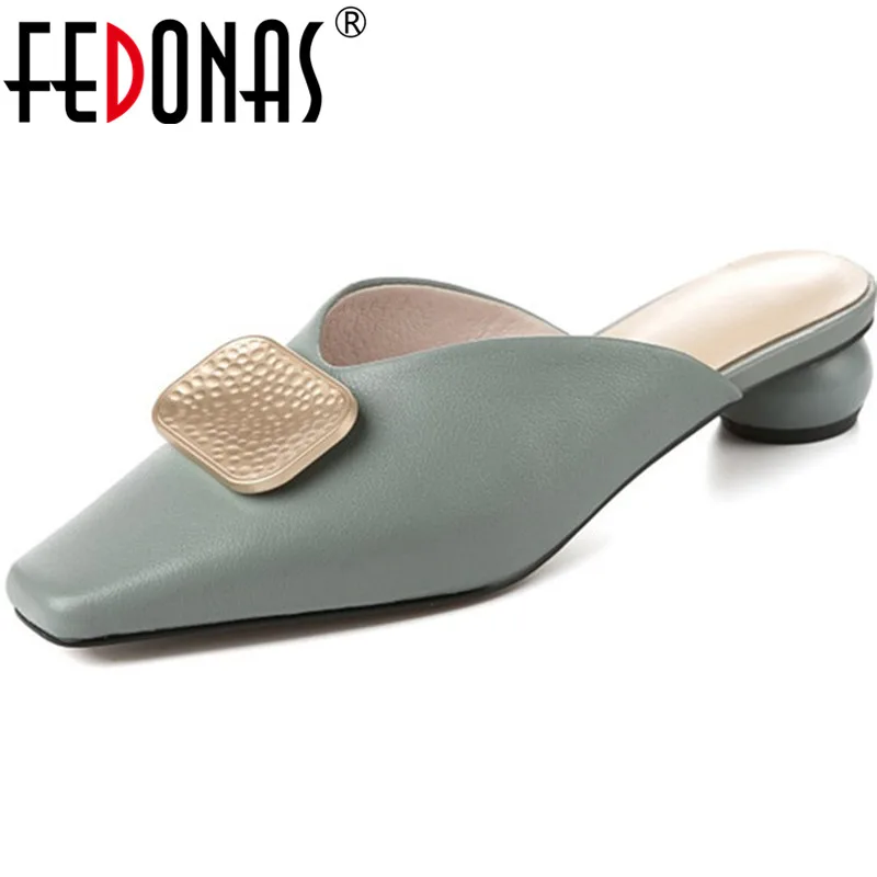 Женские босоножки с металлическими украшениями FEDONAS летние из натуральной кожи