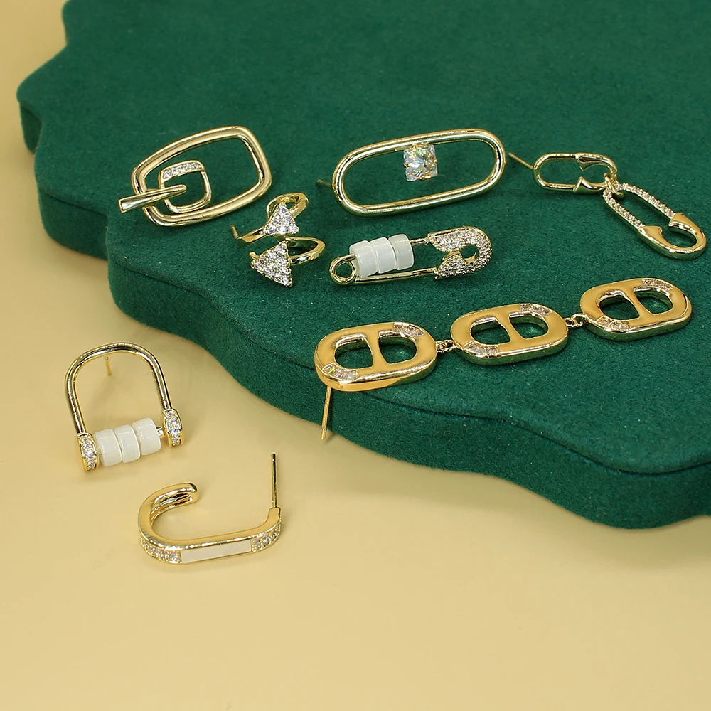 

Popular Irregular Women Ladies Hollow Stud Earrings for Crystal Jewelry Cubic Zirconia Geomety Earring Party Gift