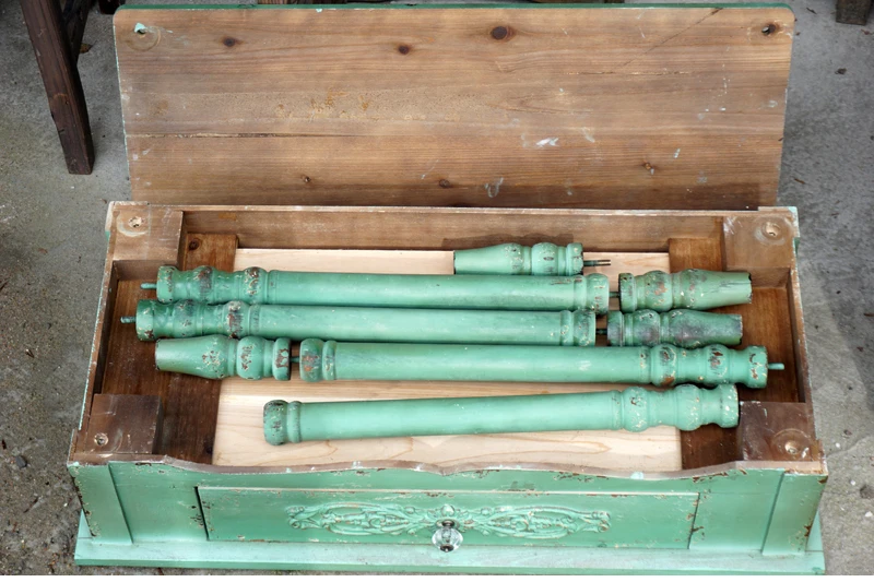 Красивый маленький потрепанный шикарный винтажный твердый деревянный