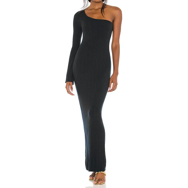 

The new 2021 show thin knitting dress Europe and the United States women's temperament commuter ins one shoulder dress