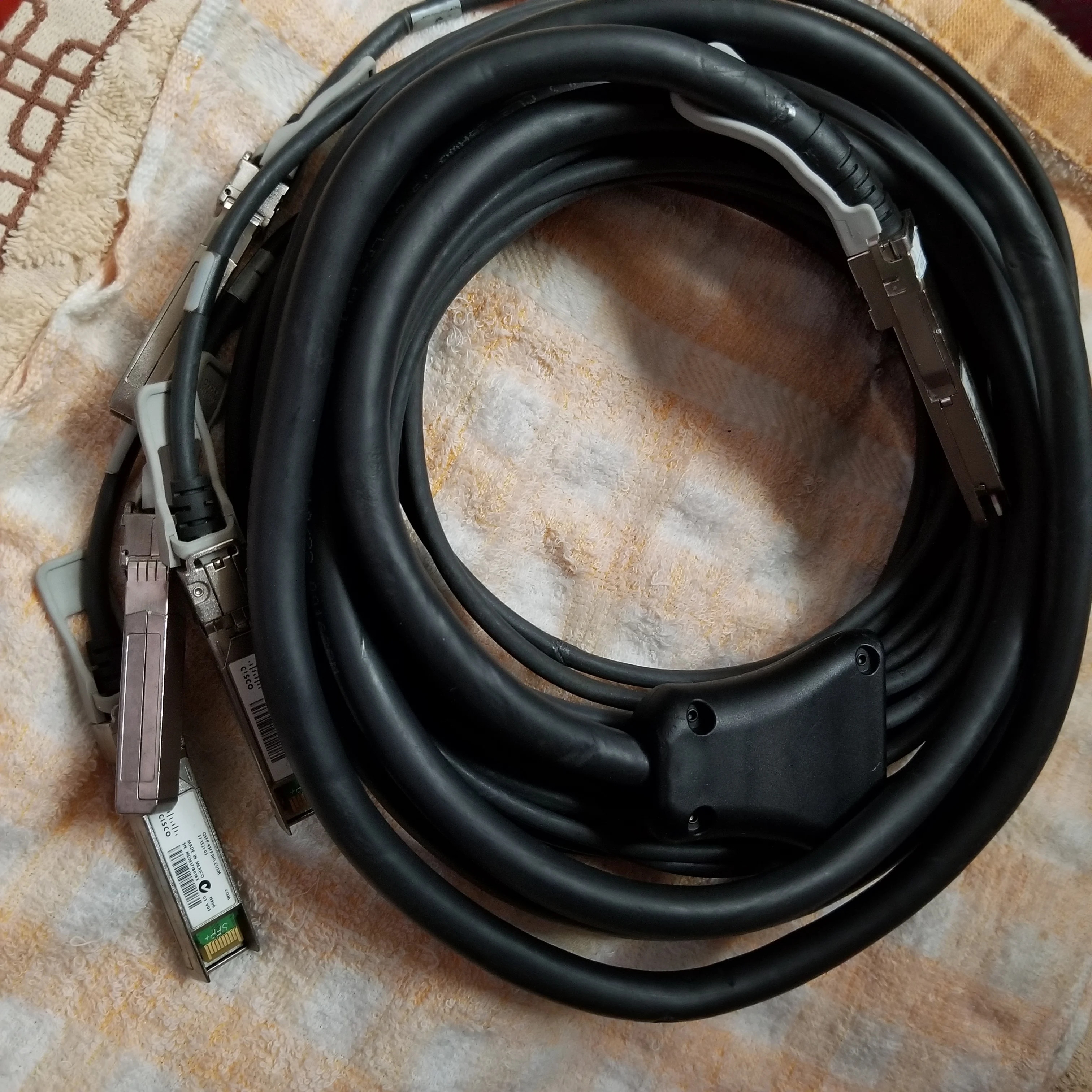 5 м 15ft 40G QSFP до 4 программированием в производственных условиях + 5m Большие размеры